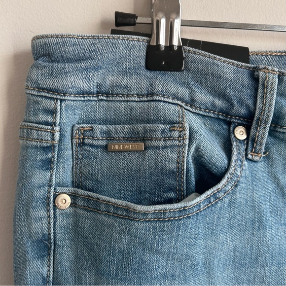 Nine West Chrystie Capri, denim size 8 NWT Medium Wash - Picture 9 of 11